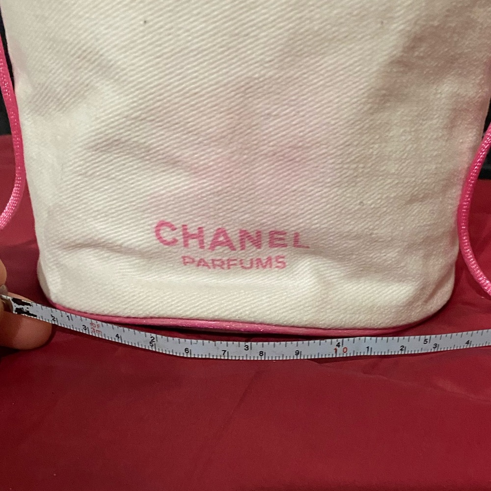 Chanel - Picture 3 of 6